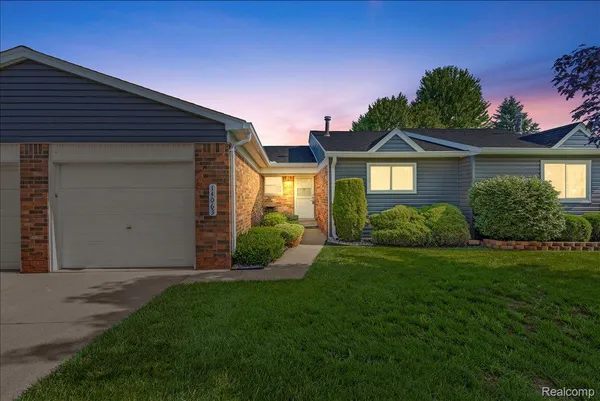 $215,000 | 14063 Bery Drive, Sterling Heights, MI 48312