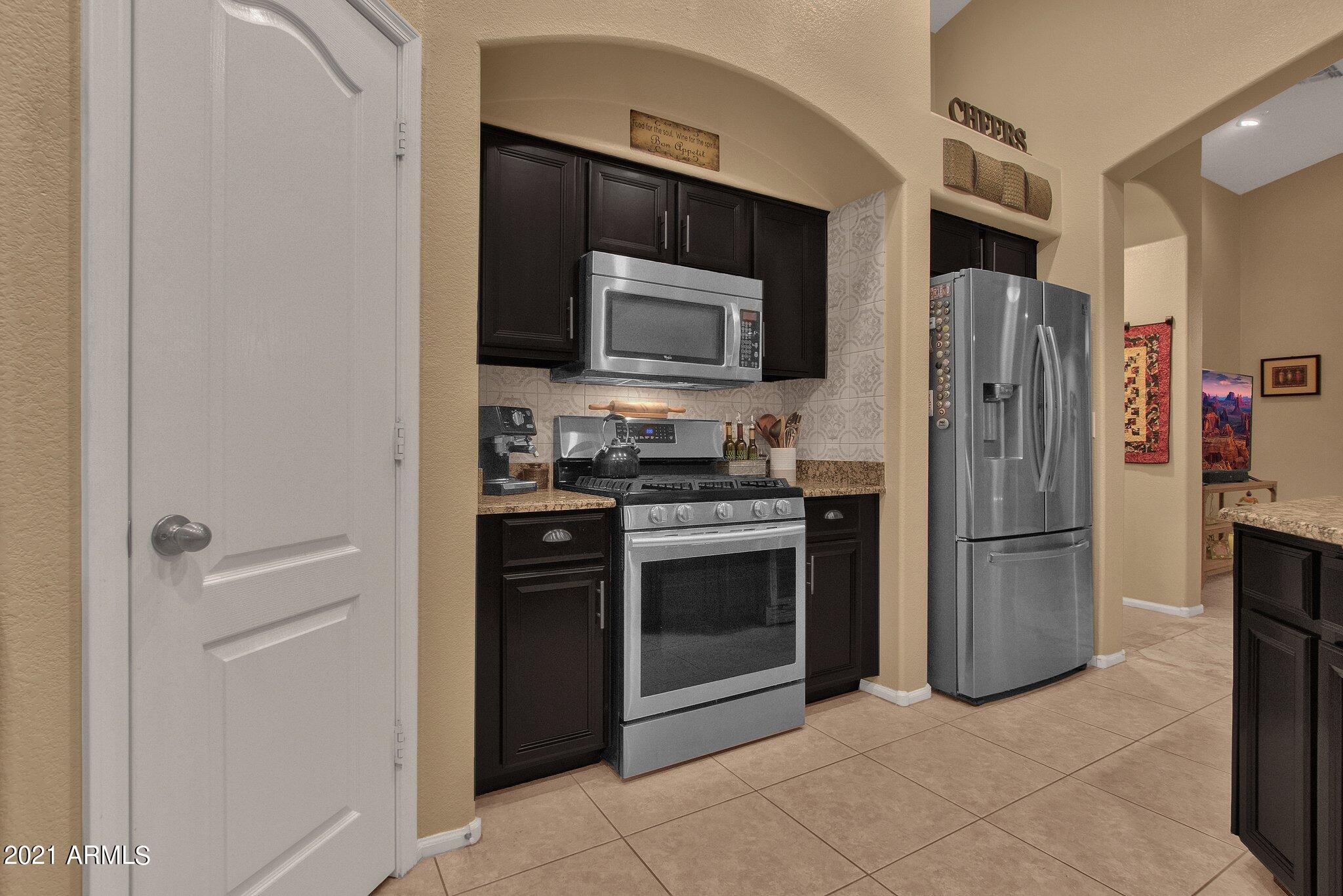 42726 West Venture Road Maricopa, AZ 85138 - Photo 15 of 45 Kitchen