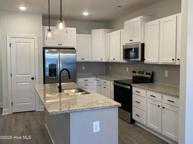 $2,000 | 1404 B Hartley Lane, Greenville, NC 27834