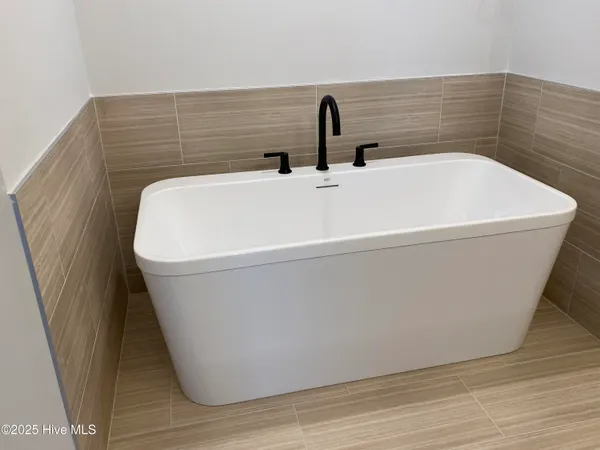 $1,950 | 1404 B Hartley Lane, Greenville, NC 27834