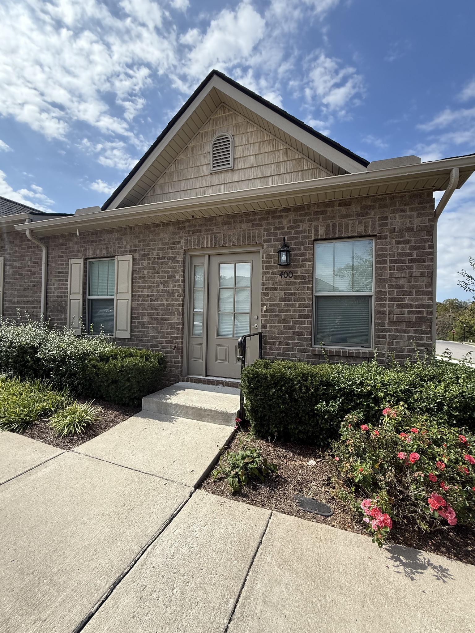 400 Buchanan Court Columbia, TN 38401 - Photo 2 of 21 a front view of a house with a garden