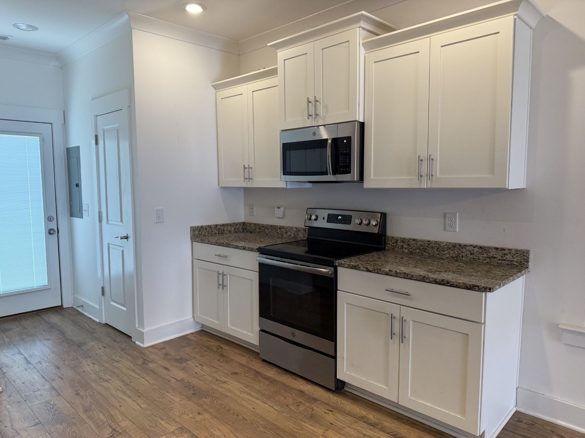 400 Buchanan Court Columbia, TN 38401 - Photo 7 of 21 a kitchen with stainless steel appliances granite countertop a stove a sink and a microwave
