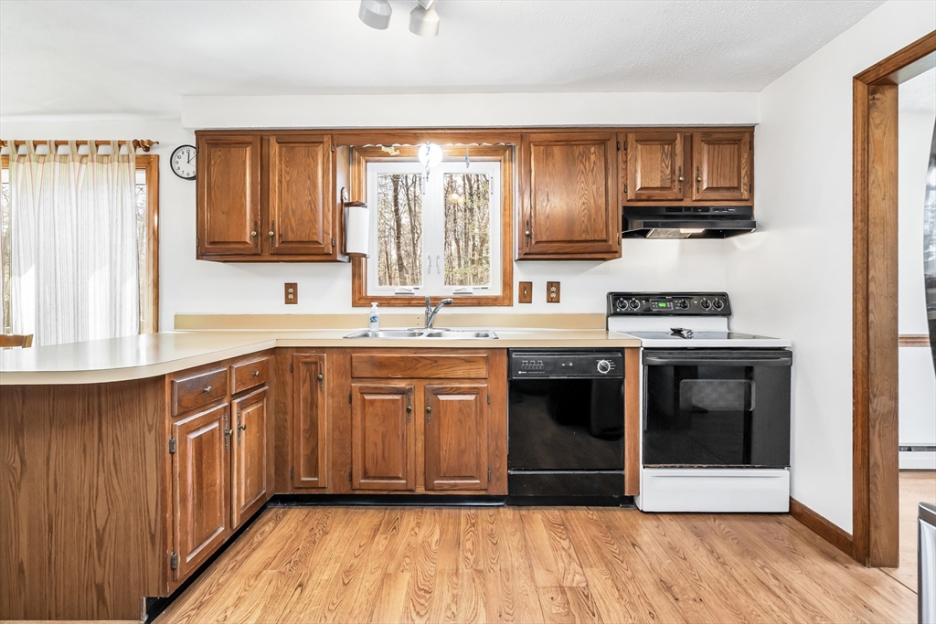 33 Lawson Farm Road Londonderry, NH 03053 - Photo 20 of 39 Gallery Image 20