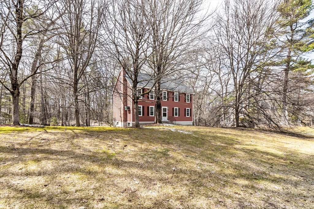 33 Lawson Farm Road Londonderry, NH 03053 - Photo 2 of 39 Gallery Image 2