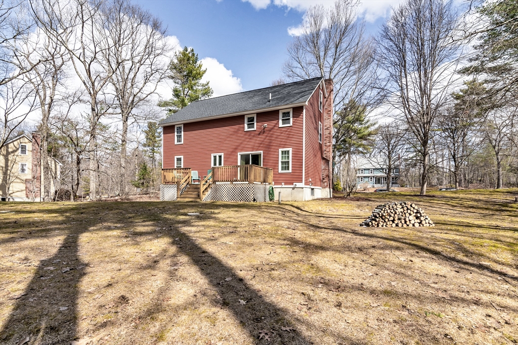 33 Lawson Farm Road Londonderry, NH 03053 - Photo 4 of 39 Gallery Image 4