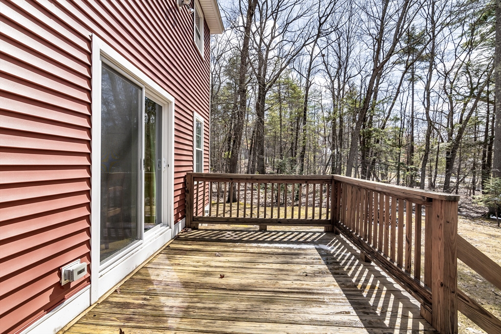 33 Lawson Farm Road Londonderry, NH 03053 - Photo 5 of 39 Gallery Image 5