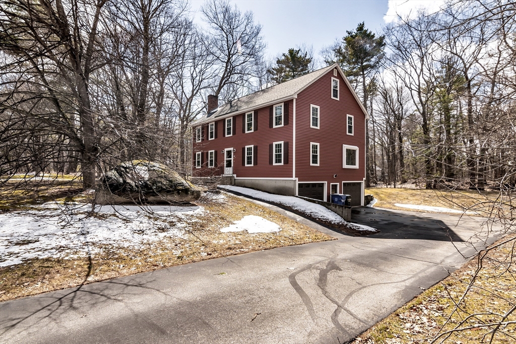 33 Lawson Farm Road Londonderry, NH 03053 - Photo 7 of 39 Gallery Image 7