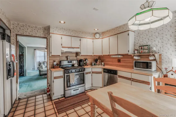 $550,000 | 32 Jefferson Avenue, Brentwood, NY 11717