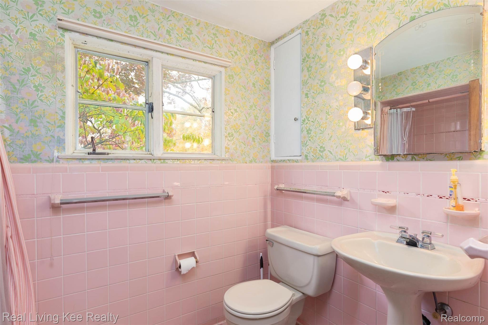 6298 Sheldon Road Rochester, MI 48306 - Photo 24 of 50 6298 Sheldon Rd-72.jpg