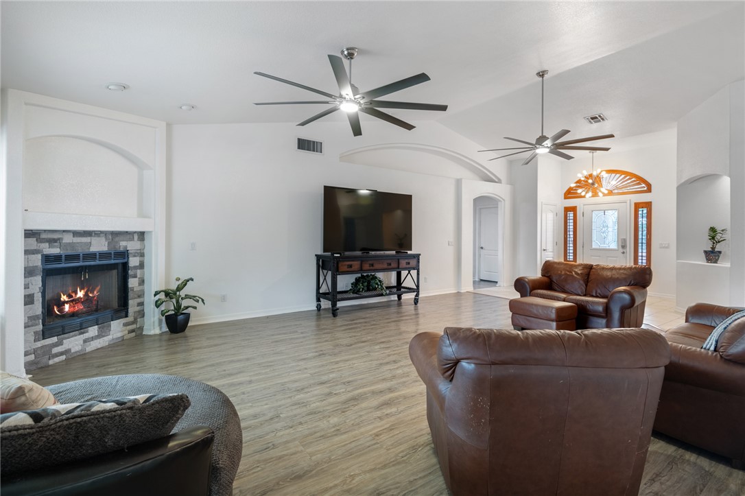 4274 Rising Sun Avenue Kingman, AZ 86401 - Photo 38 of 40 Living Room