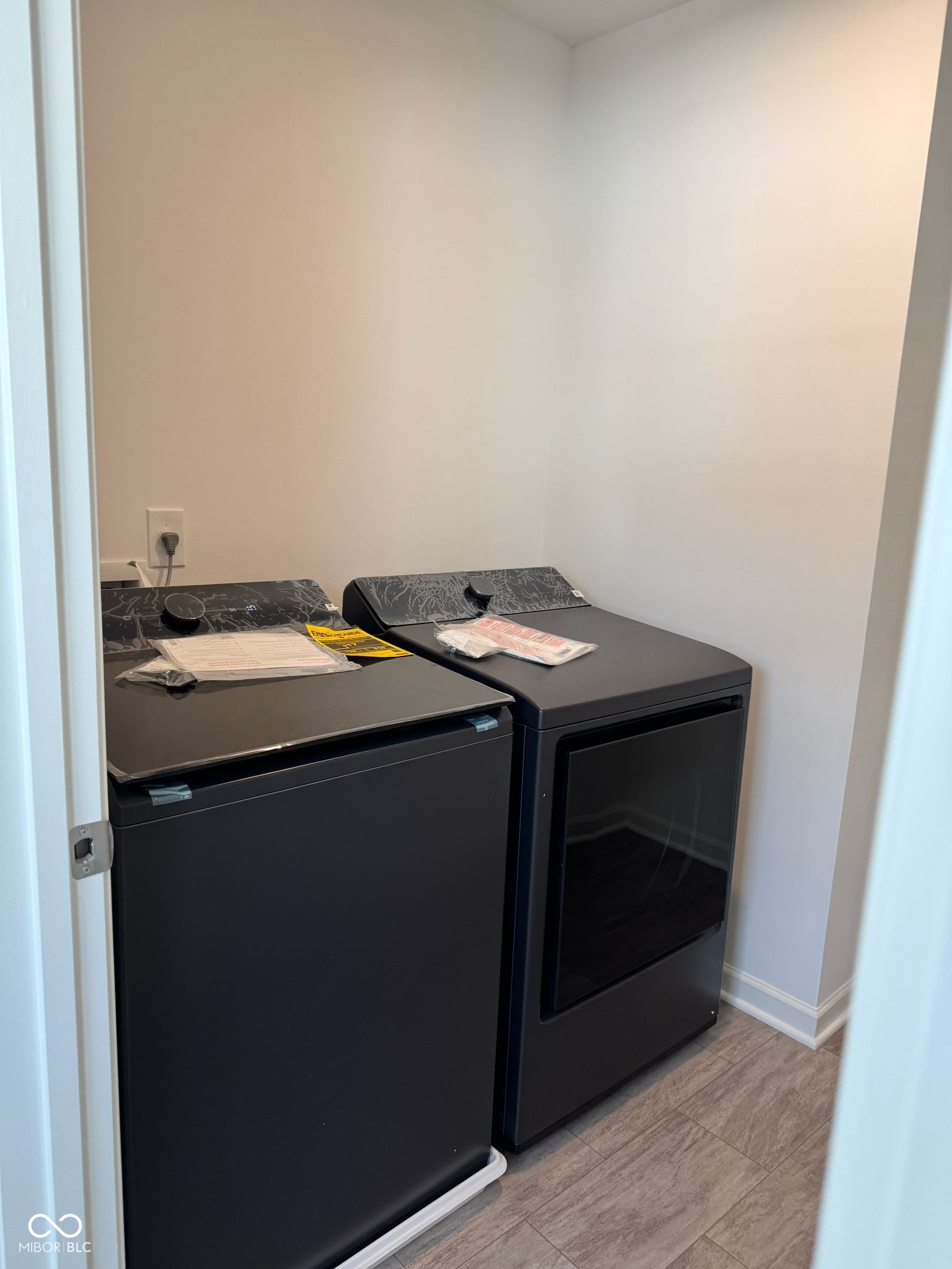 15917 Tharp Wds Drive Fishers, IN 46037 - Photo 2 of 7