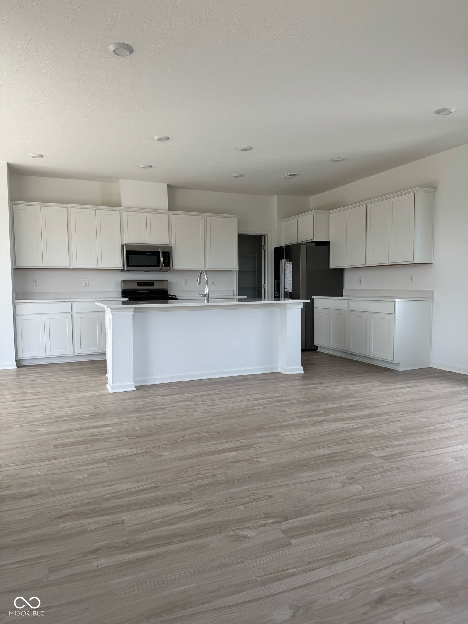 15917 Tharp Wds Drive Fishers, IN 46037 - Photo 4 of 7