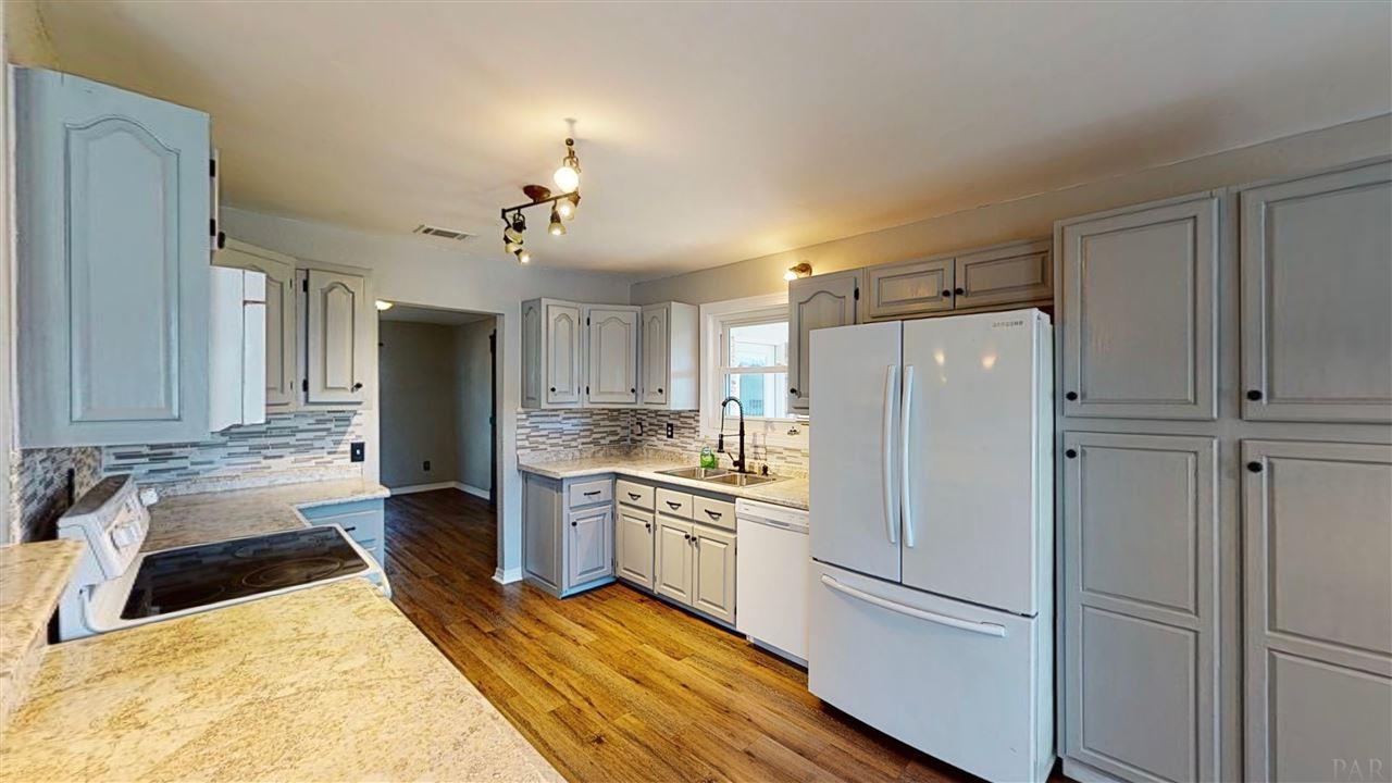 5989 Loop Road Pace, FL 32571 - Photo 5 of 22