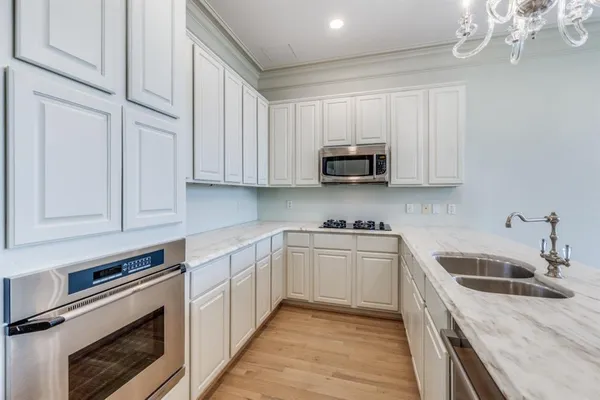 $6,500 | 3535 Gillespie Street, Unit 507, Dallas, TX 75219