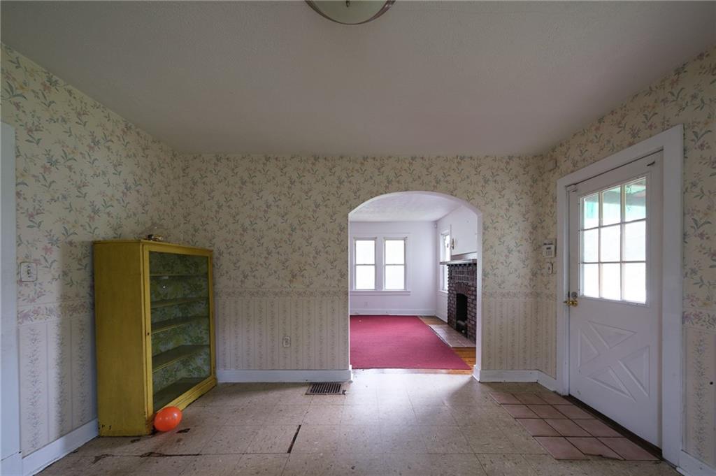 1286 Highway 30 Clinton, PA 15026 - Photo 6 of 23 a view of livingroom with furniture