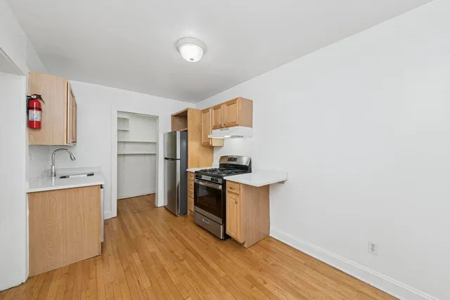 $2,000 | 3720 West Altgeld Street, Unit 1W, Chicago, IL 60647