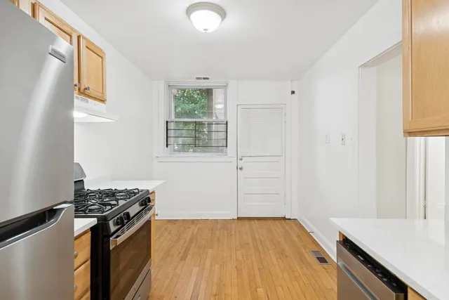 $2,000 | 3720 West Altgeld Street, Unit 1W, Chicago, IL 60647