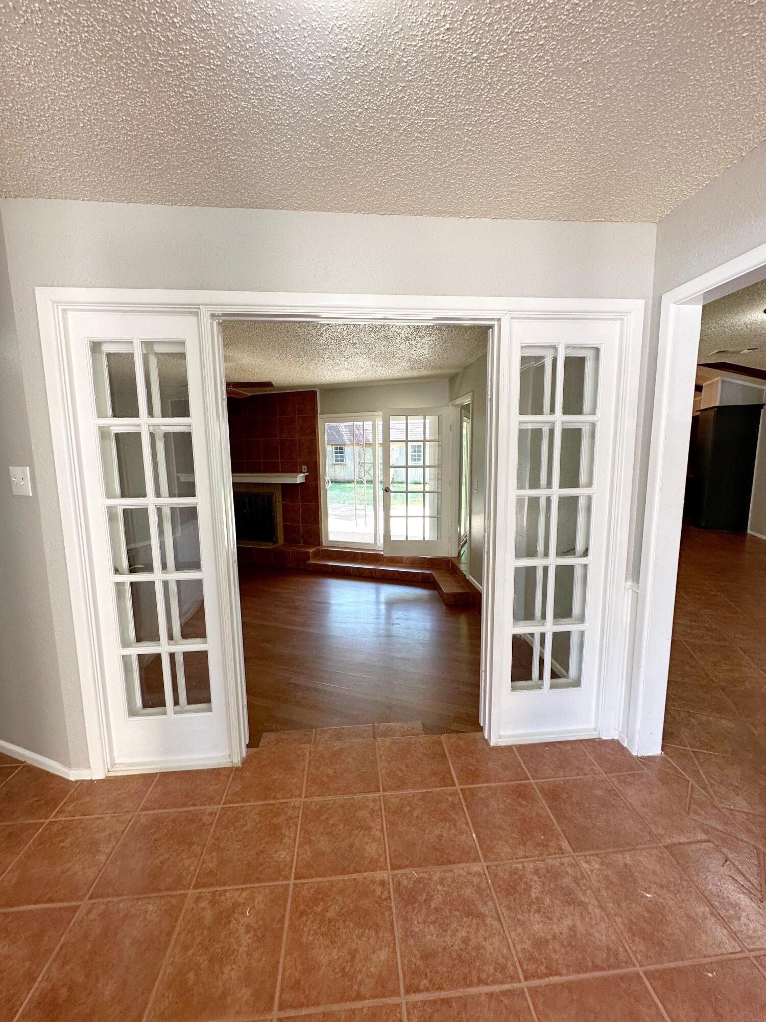 4403 56th Street Lubbock, TX 79414 - Photo 3 of 37 Image 2