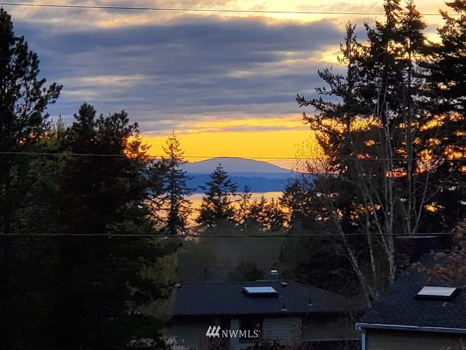 7315 179th Street Southwest Edmonds, WA 98026 - Photo 2 of 24 Gallery Image 2