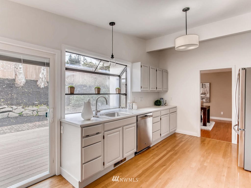 7315 179th Street Southwest Edmonds, WA 98026 - Photo 8 of 24 Gallery Image 8