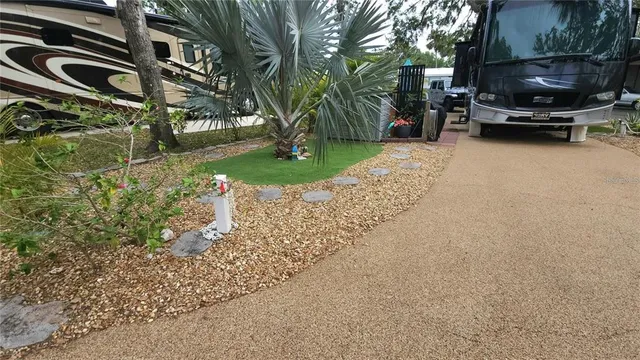 $85,900 | 3300 26th Avenue East, Unit 127, Bradenton, FL 34208