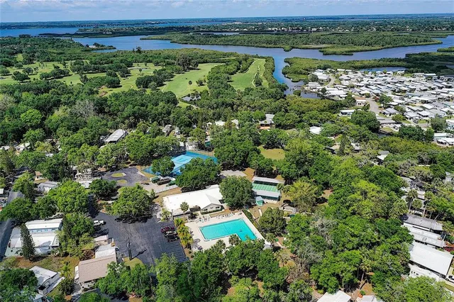 $85,900 | 3300 26th Avenue East, Unit 127, Bradenton, FL 34208