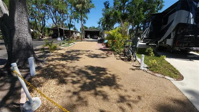 $85,900 | 3300 26th Avenue East, Unit 127, Bradenton, FL 34208