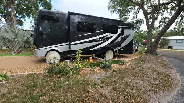 $85,900 | 3300 26th Avenue East, Unit 127, Bradenton, FL 34208