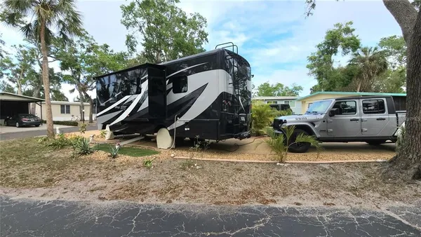 $75,900 | 3300 26th Avenue East, Unit 127, Bradenton, FL 34208