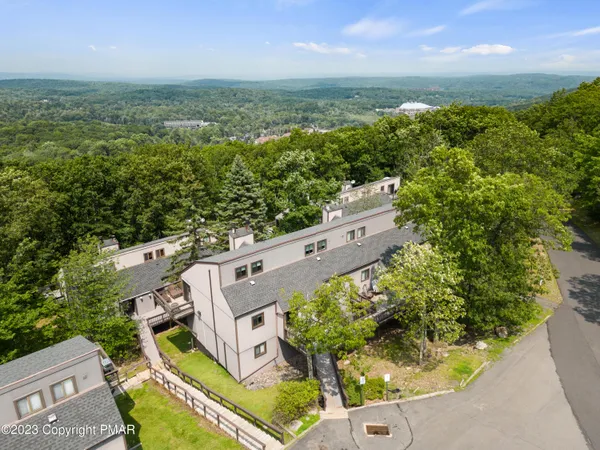 $349,900 | 115 Cross Country Lane, Tannersville, PA 18372