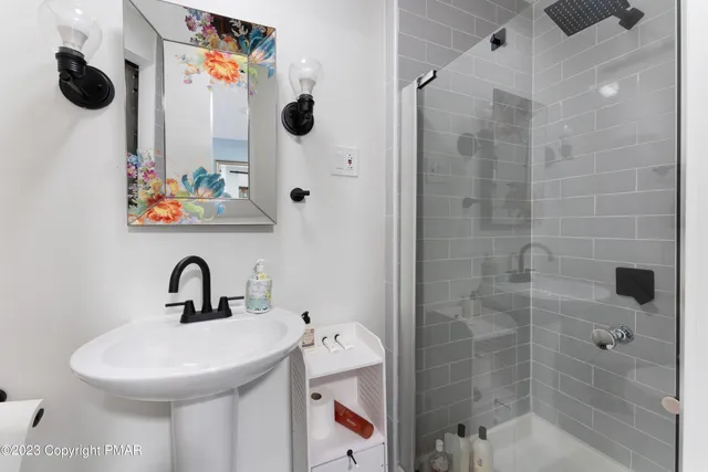 $349,900 | 115 Cross Country Lane, Tannersville, PA 18372