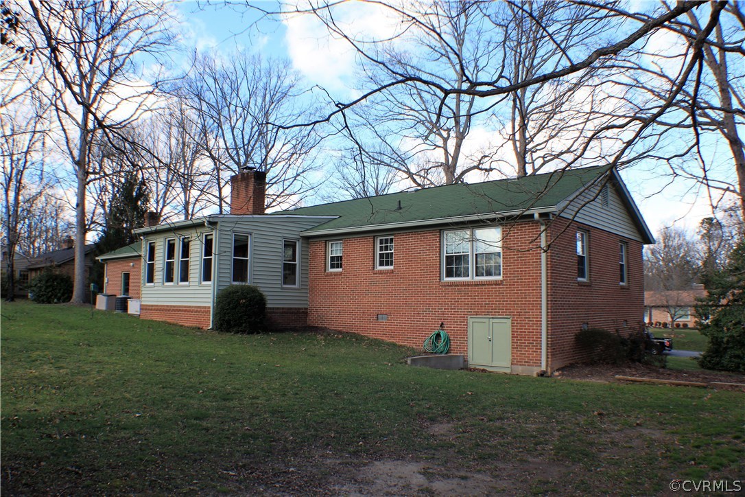 9931 Trebeck Road Chesterfield, VA 23236 - Photo 33 of 43 a front view of house with yard and trees