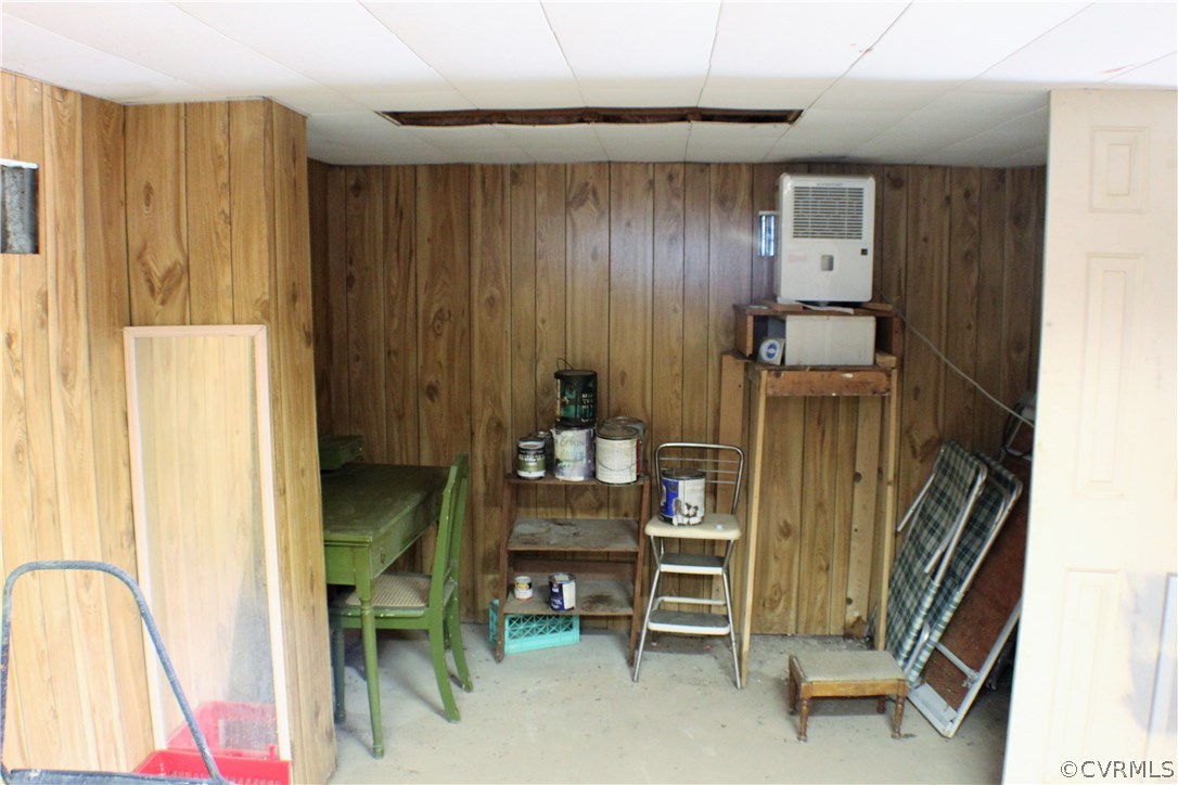 9931 Trebeck Road Chesterfield, VA 23236 - Photo 37 of 43 a room with furniture and a window