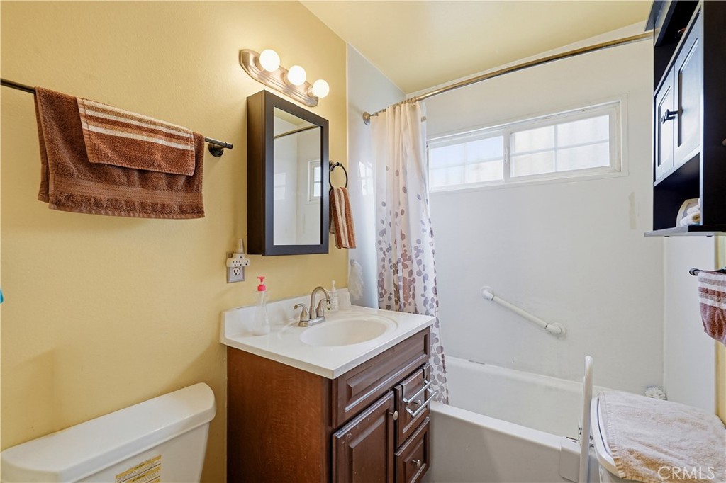 2731 West Victoria Street Rialto, CA 92376 - Photo 27 of 42