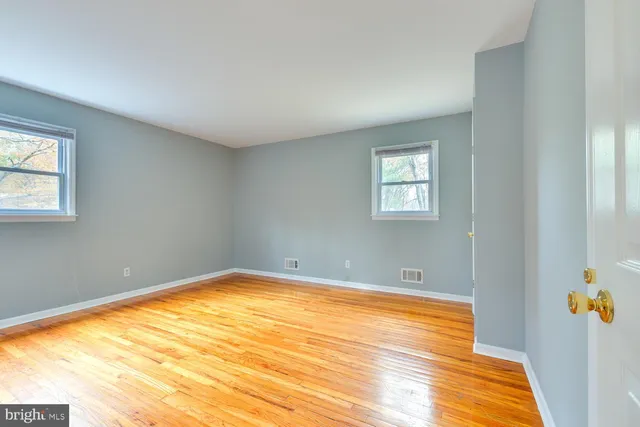 a view of empty room with window