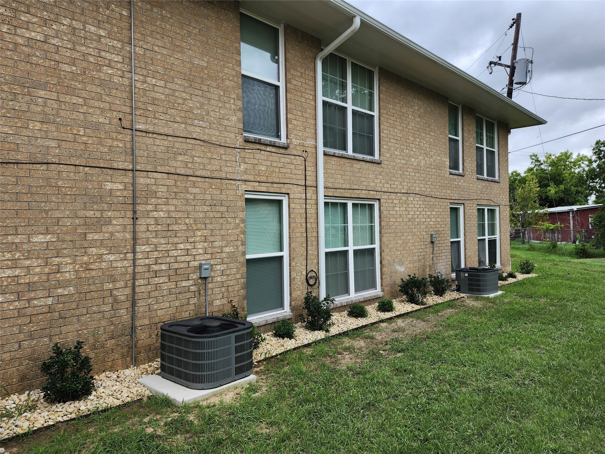 306 West Avenue D Rosebud, TX 76570 - Photo 2 of 8 a backyard of a house with lots of green space