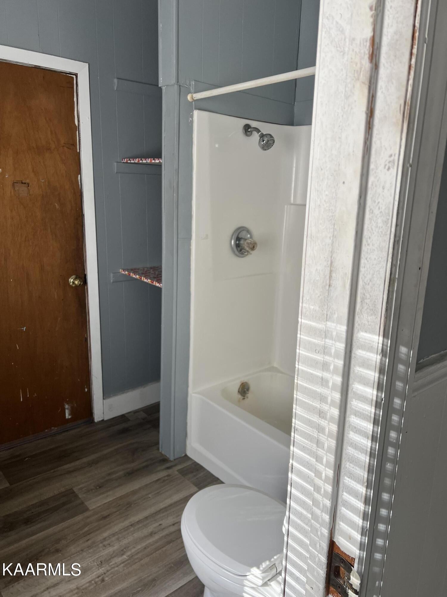 542 Sweetwater Road Philadelphia, TN 37846 - Photo 5 of 6 a bathroom with a toilet and a shower