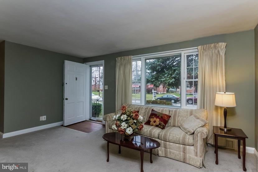 3527 Wild Cherry Road Baltimore, MD 21244 - Photo 2 of 22 Living Room