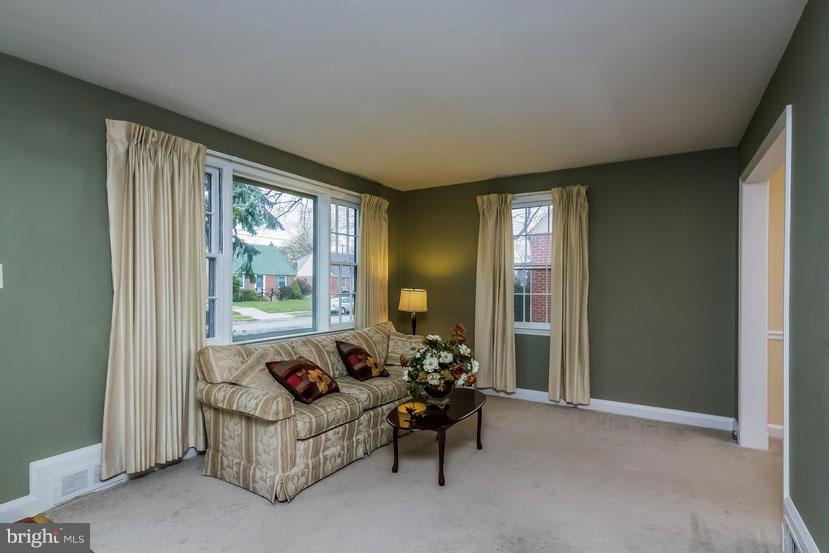 3527 Wild Cherry Road Baltimore, MD 21244 - Photo 3 of 22 Living Room