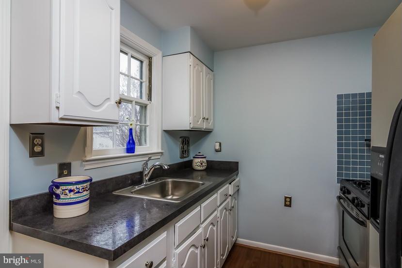 3527 Wild Cherry Road Baltimore, MD 21244 - Photo 6 of 22 Kitchen