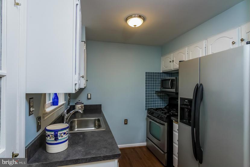 3527 Wild Cherry Road Baltimore, MD 21244 - Photo 7 of 22 Kitchen