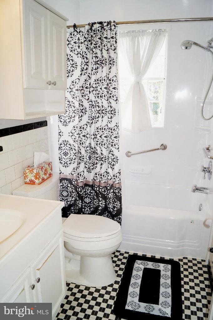 3527 Wild Cherry Road Baltimore, MD 21244 - Photo 10 of 22 Bath
