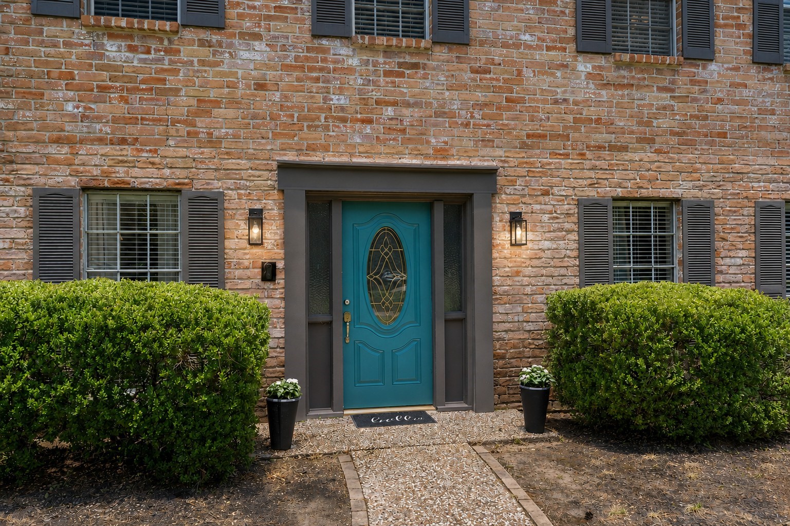 4026 Oxhill Road Spring, TX 77388 - Photo 4 of 40 The inviting front entry showcases a beautiful teal front door.