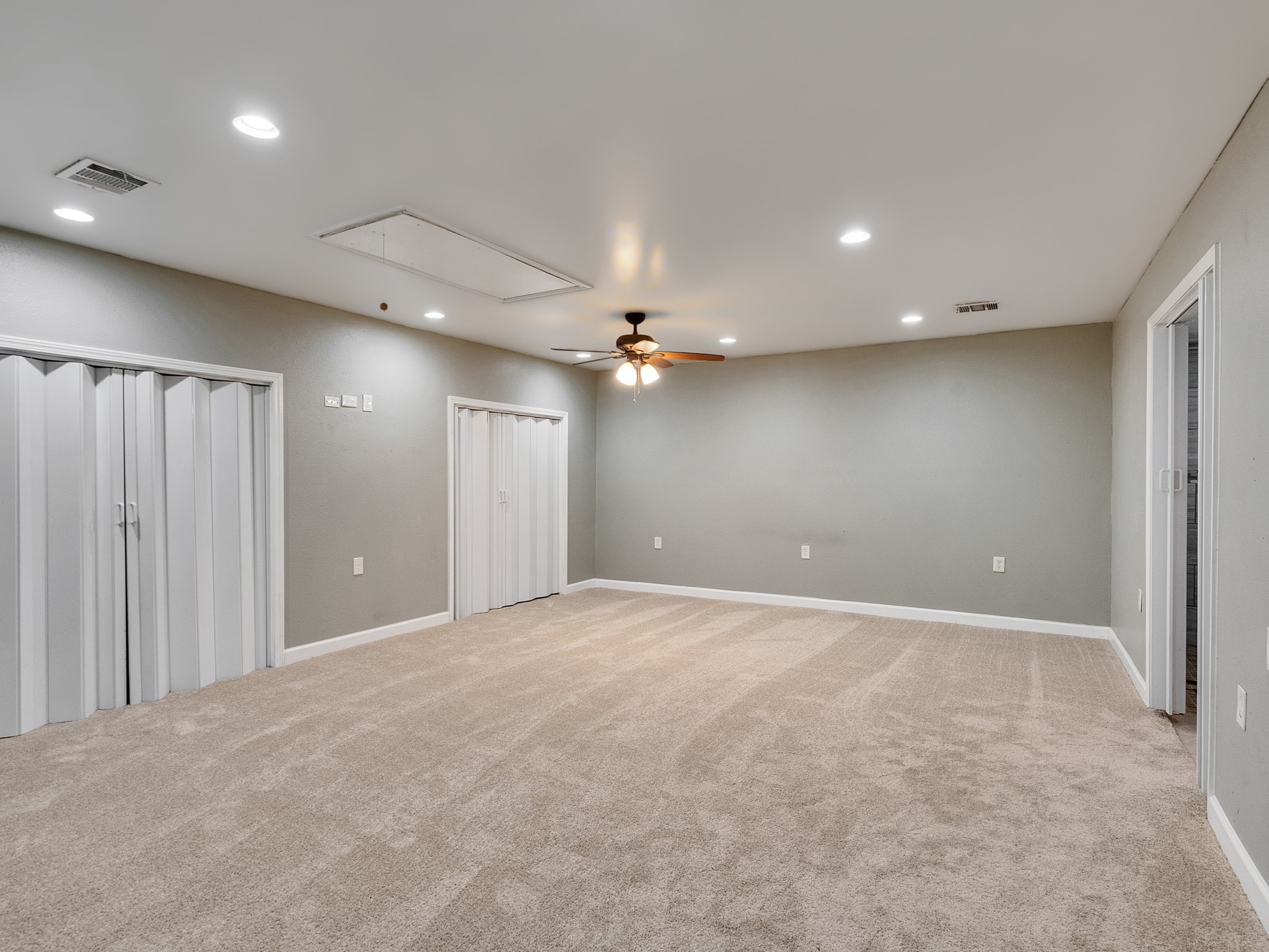 603 Casper Court Spring, TX 77373 - Photo 17 of 31 primary bedroom #2 view from walking in.