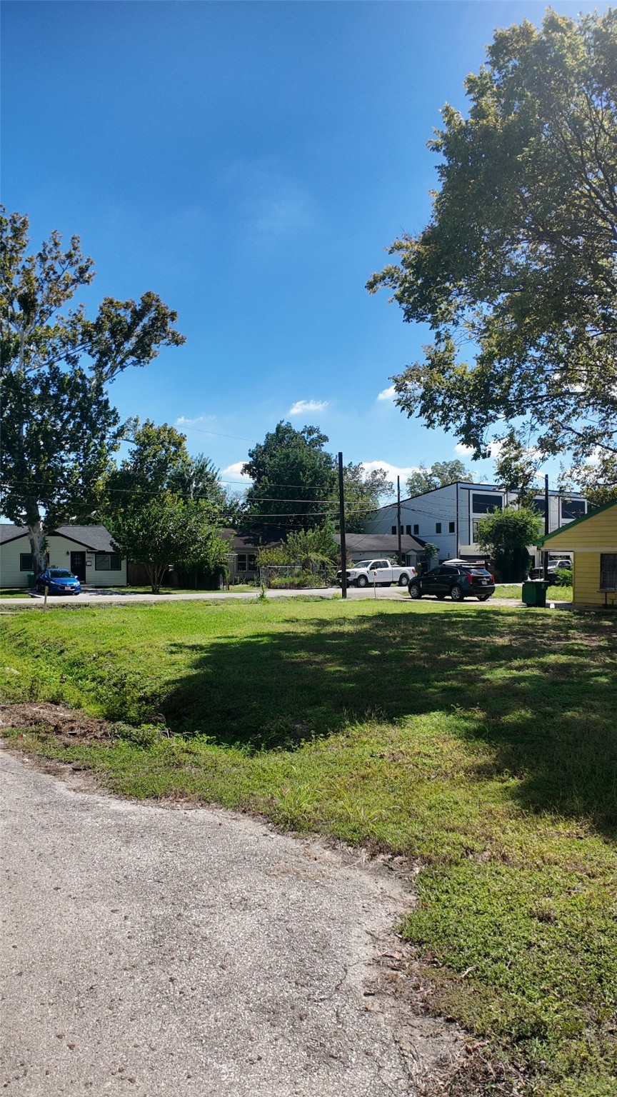 6802 England Street Houston, TX 77021 - Photo 5 of 8 a view of a park