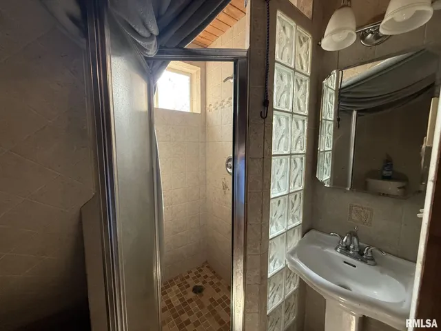 $87,500 | 360 West Broadway Street, Roseville, IL 61473