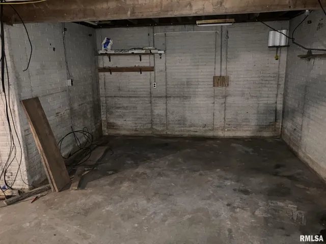 $87,500 | 360 West Broadway Street, Roseville, IL 61473