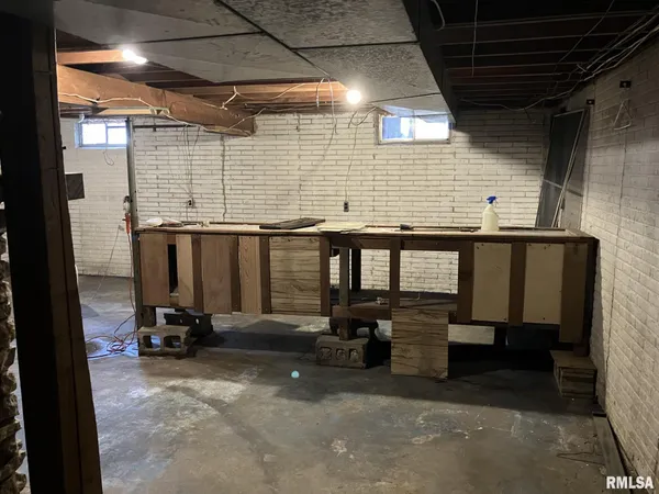 $75,000 | 360 West Broadway Street, Roseville, IL 61473