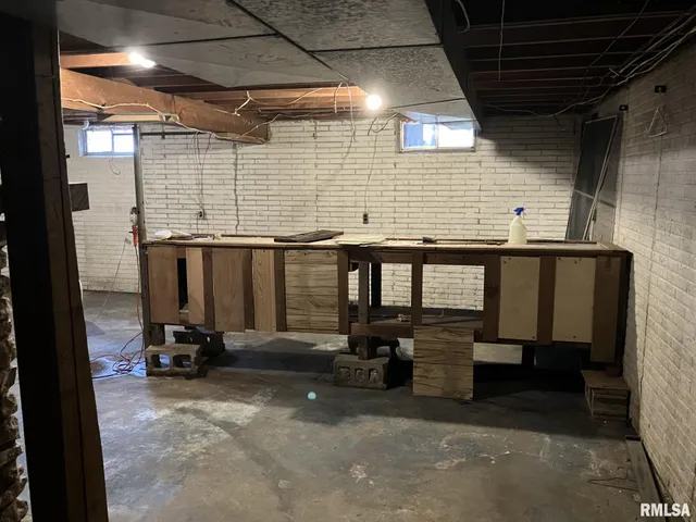 $87,500 | 360 West Broadway Street, Roseville, IL 61473