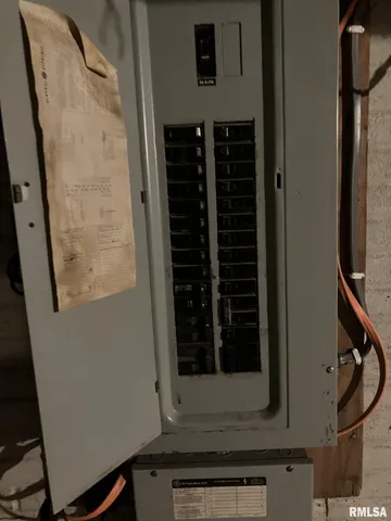 $87,500 | 360 West Broadway Street, Roseville, IL 61473